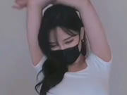 韓國口罩美女跳騷舞一對性感大奶左搖右晃超誘人